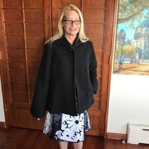 Lightweight Bouclé swing jacket.